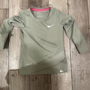 Girls Nike sweater barley worn as it is to hot wear we live.